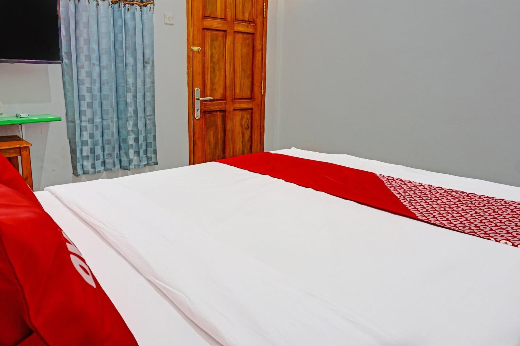 Oyo 91599 Penginapan Mutiara Madiun Exterior photo