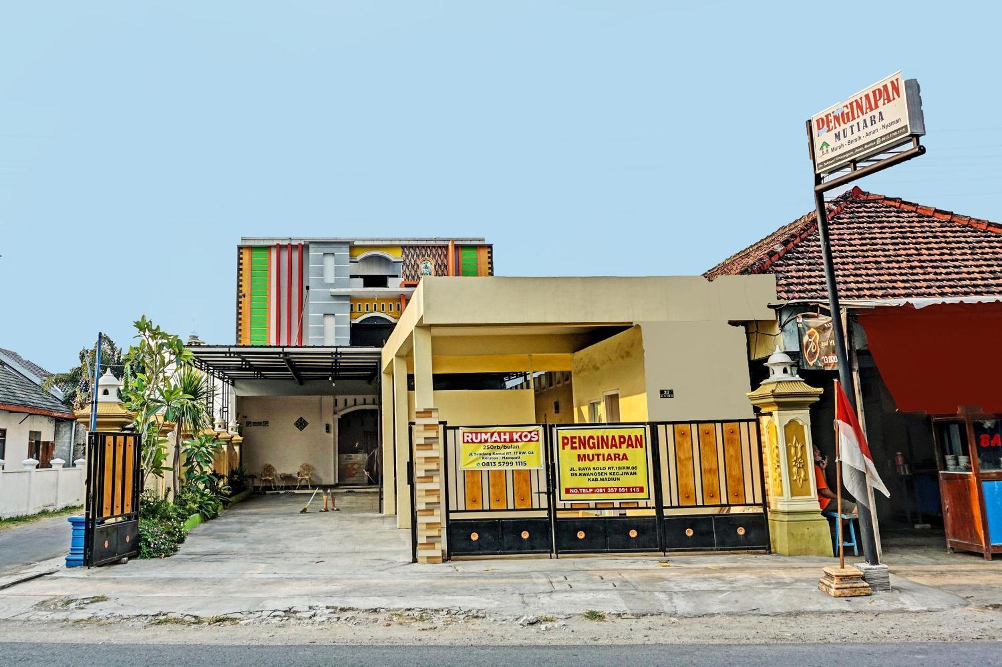 Oyo 91599 Penginapan Mutiara Madiun Exterior photo